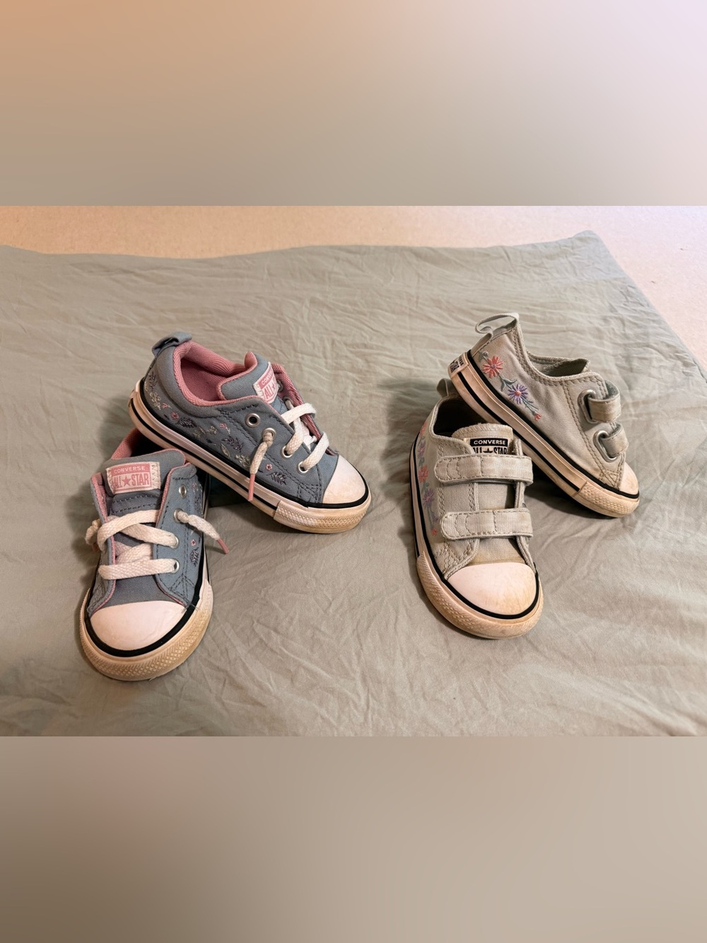 Converse Little Kids Low-Top Sneakers in Blue and Light Gray with Pink Accents